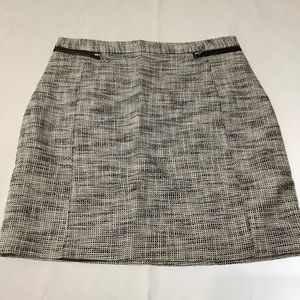 H&M skirt Size 6 black and white zipper closure NWTOT (W327)